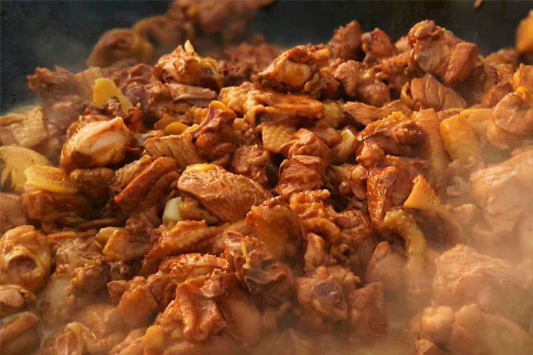 站長(zhǎng)年會(huì)晚餐柴火雞美味佳肴